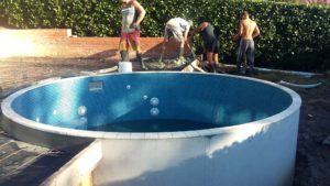 This concrete plunge pool is similar to what was used on "The Block" and on "House Rules". Here we are getting ready to lay a slab for the travertine tiles to go on.